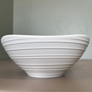 Mikasa‎ Swirl Modern White Ceramic Square Serveware Vegetable Bowl